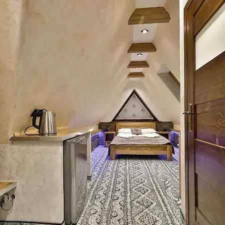 Swarna I * זקופאנה